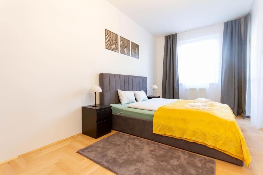 Gozsdu White Raven 3 - Terrace And Free Underground Parking Appartement Boedapest Buitenkant foto