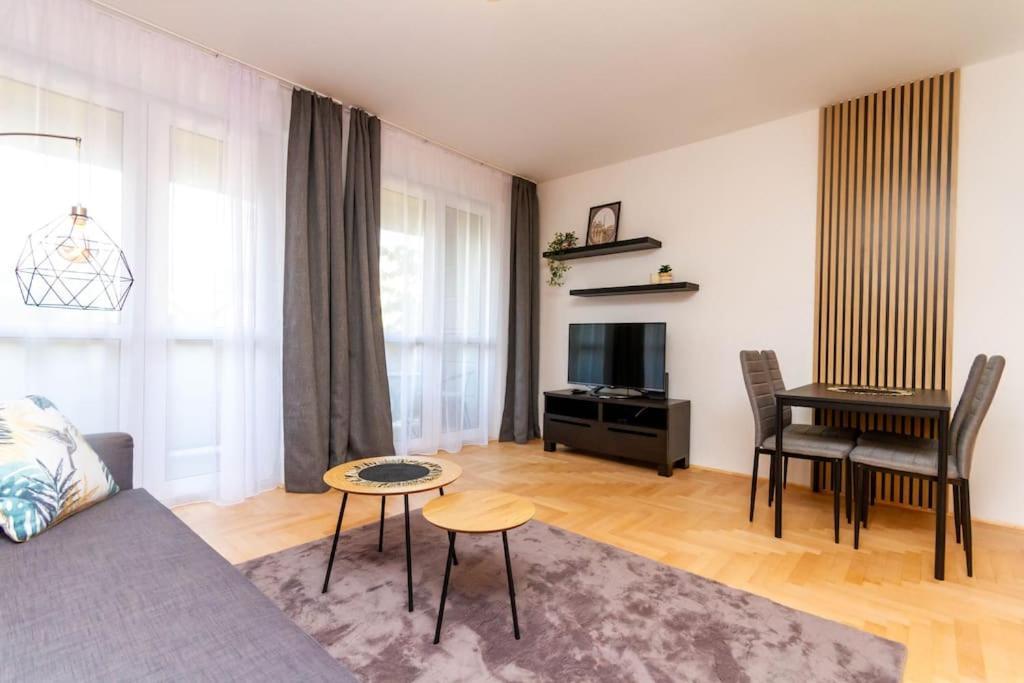 Gozsdu White Raven 3 - Terrace And Free Underground Parking Appartement Boedapest Buitenkant foto