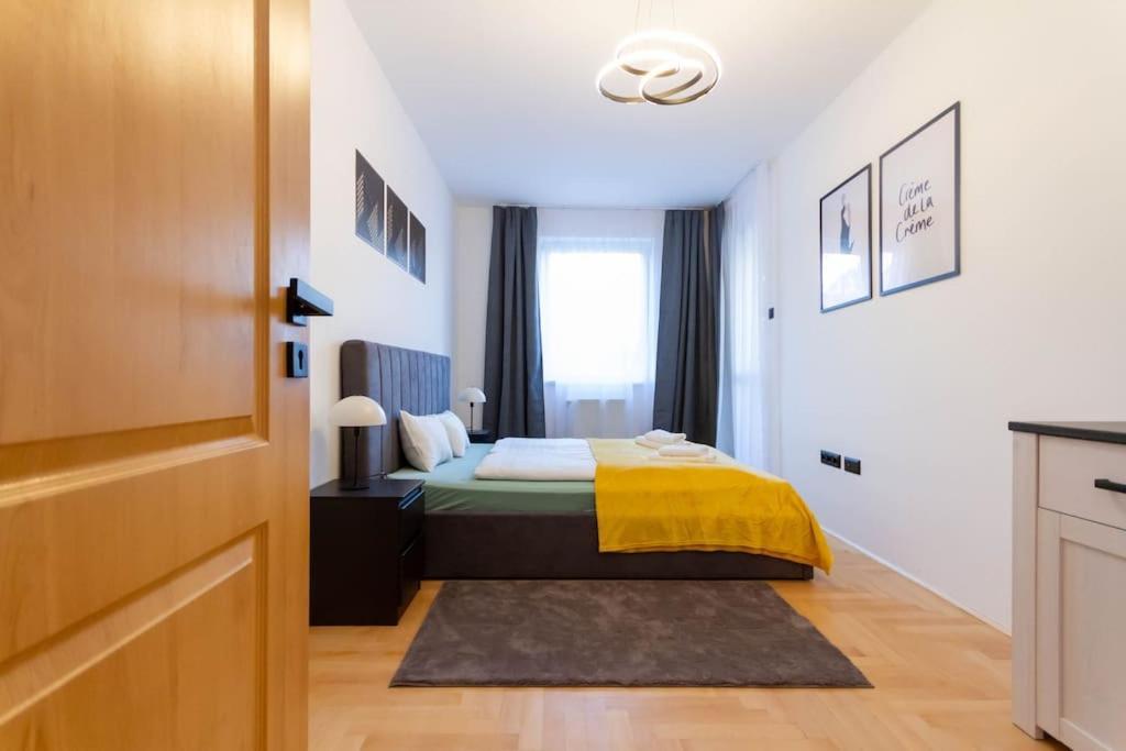 Gozsdu White Raven 3 - Terrace And Free Underground Parking Appartement Boedapest Buitenkant foto