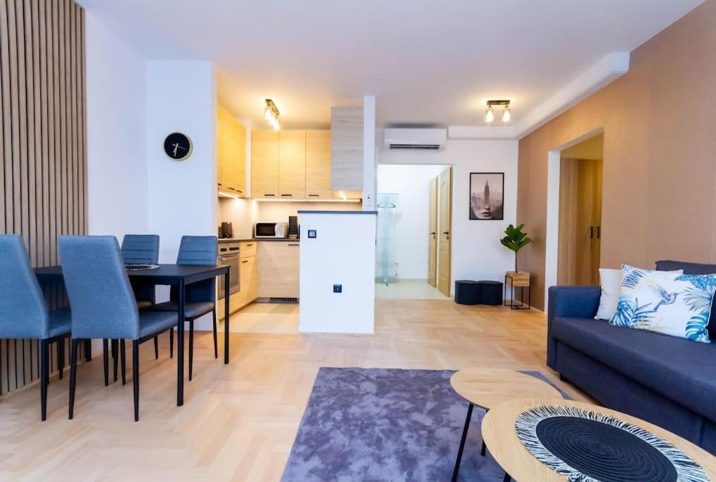 Gozsdu White Raven 3 - Terrace And Free Underground Parking Appartement Boedapest Buitenkant foto