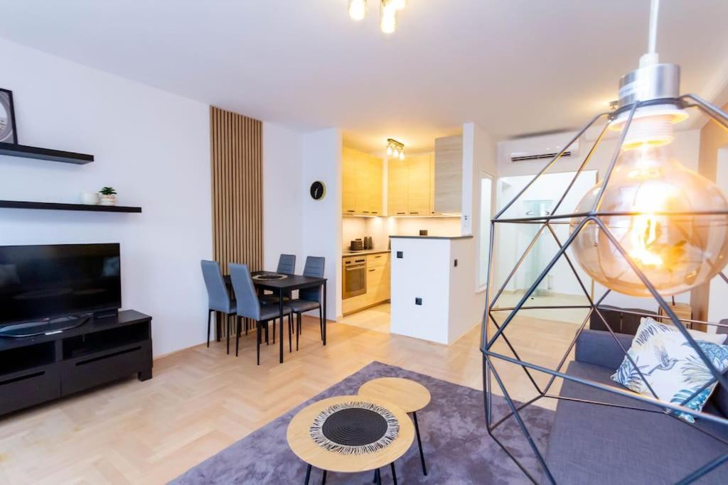 Gozsdu White Raven 3 - Terrace And Free Underground Parking Appartement Boedapest Buitenkant foto
